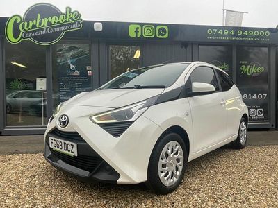 Used Toyota Aygo X-play 68 HP (50 kW) 2018 White Hatchback