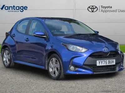 Used Toyota Yaris 113 HP (83 kW) 2025 Blue Hatchback