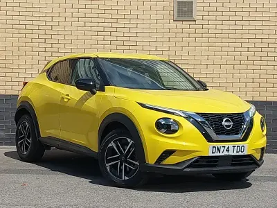 Used Nissan Juke N-Connecta 114 HP (83 kW) 2024 Yellow SUV