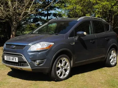 Usado Ford Kuga Titanium 163 HP (119 kW) 2011 Azul SUV