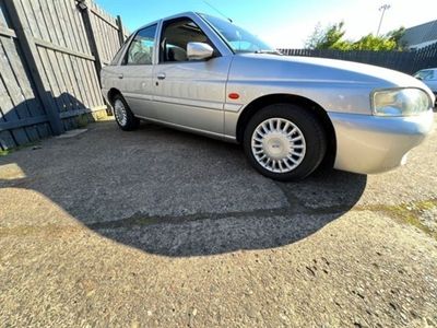 used Ford Escort 1.6 GHIA 16V 5d 89 BHP