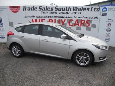 Begagnad Ford Focus Zetec 125 HK (91 kW) 2016 Silver Halvkombi