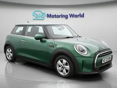 Begagnad Mini Cooper Classic 136 HK (100 kW) 2023 Grön Halvkombi