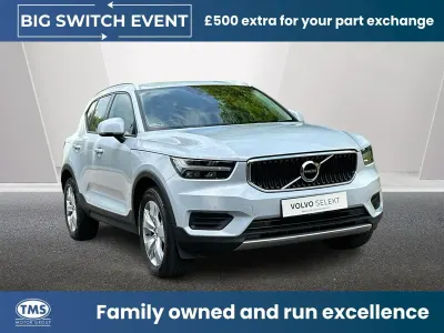 Usado Volvo XC40 Momentum 163 HP (119 kW) 2022 Prateado SUV