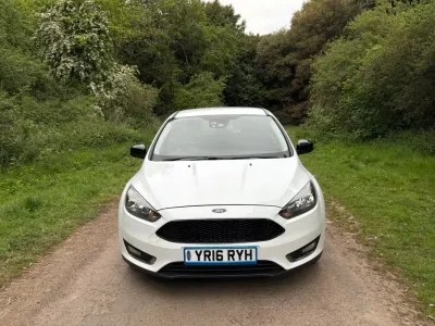 Gebraucht Ford Focus Titanium 120 PS (88 kW) 2016 Weiß Kleinwagen