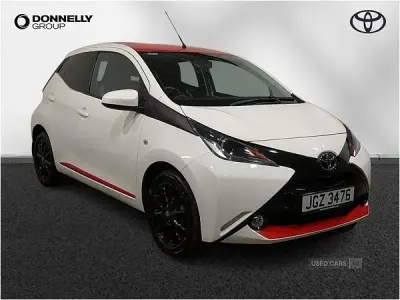 Begagnad Toyota Aygo x-press 2018 Vit Halvkombi