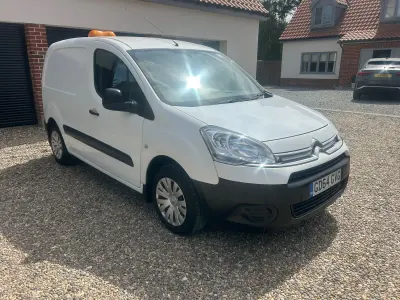 Used Citroën Berlingo 75 HP (55 kW) 2015 White MPV