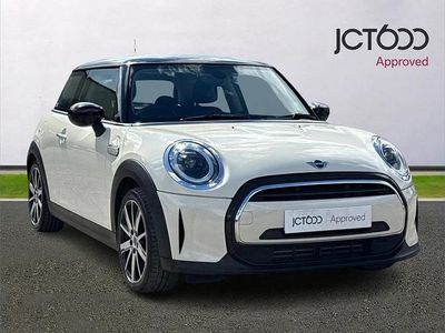 Used Mini Cooper Classic 134 HP (98 kW) 2021 White Hatchback