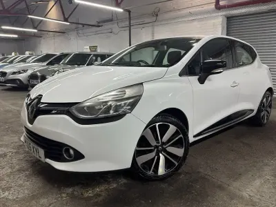Used Renault Clio Dynamique 90 HP (66 kW) 2015 White Hatchback