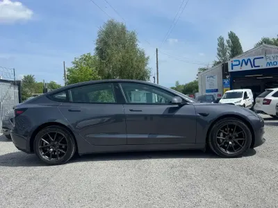 Begagnad Tesla Model 3 Standard Range 366 kW (498 HK) 2022 Grå Sedan