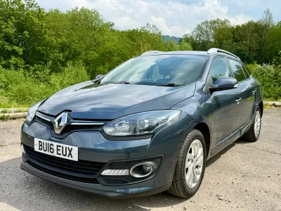 Usado Renault Mégane GrandTour Expression+ 110 HP (80 kW) 2016 Cinzento Carrinha