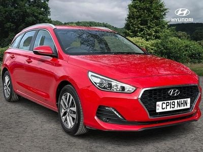 Used Hyundai i30 SE 117 HP (86 kW) 2019 Red Estate