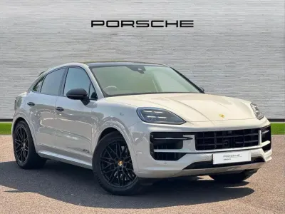 Used Porsche Cayenne 493 HP (362 kW) 2025 Grey SUV