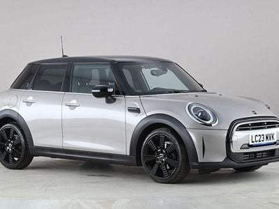 Begagnad Mini Cooper Exclusive 136 HK (100 kW) 2022 Grå Halvkombi