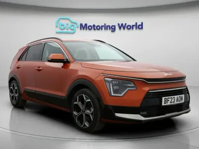Usado Kia Niro 141 HP (103 kW) 2023 Laranja SUV