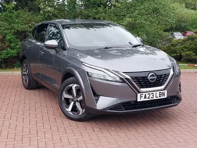 Begagnad Nissan Qashqai N-Connecta 190 HK (139 kW) 2023 Grå SUV