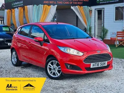 Usado Ford Fiesta Zetec 2016 Vermelho Citadino
