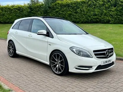 Used Mercedes B180 2012 White Hatchback
