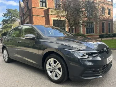 Second-hand VW Golf VIII Life 130 CP (95 kW) 2023 Gri Hatchback
