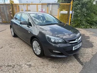 Used Vauxhall Astra Excite 115 HP (84 kW) 2015 Grey Hatchback