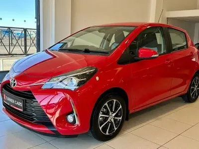 Begagnad Toyota Yaris 111 HK (81 kW) 2019 Röd Halvkombi