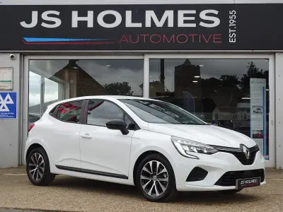 Used Renault Clio Evolution 2023 White Hatchback