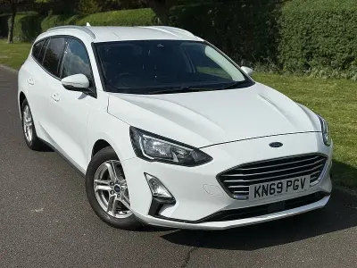 Begagnad Ford Focus Zetec 120 HK (88 kW) 2019 Vit Kombi