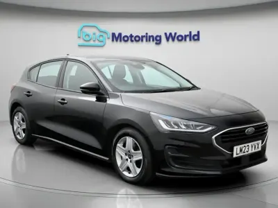 Begagnad Ford Focus Zetec 118 HK (86 kW) 2023 Svart Halvkombi
