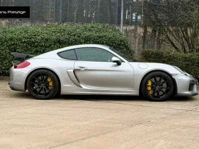 Used Porsche Cayman GT4 385 HP (283 kW) 2016 Silver Coupe