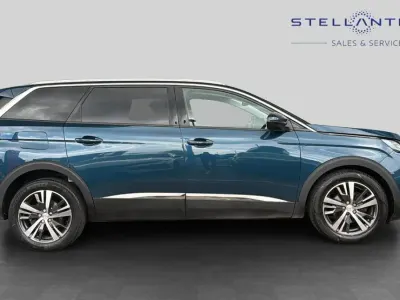Second-hand Peugeot 5008 Allure Premium 129 CP (94 kW) 2021 Albastru SUV