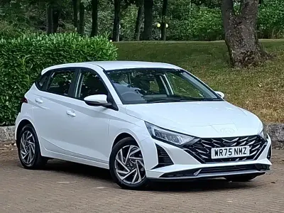Used Hyundai i20 Advanced 100 HP (73 kW) 2025 White Hatchback