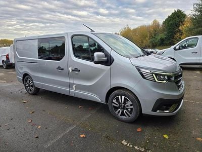 New Renault Trafic 170 HP (125 kW) 2026 Silver MPV