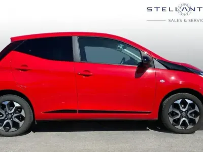 Usado Toyota Aygo Trend 70 HP (51 kW) 2021 Vermelho Citadino
