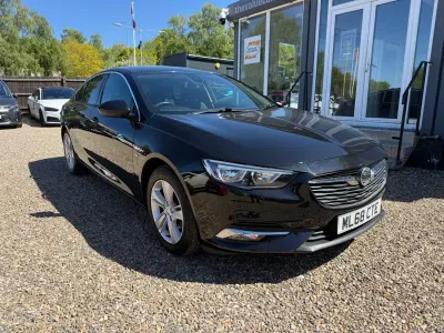 Second-hand Vauxhall Insignia SRi 165 CP (121 kW) 2018 Negru Hatchback