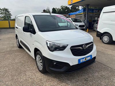 Second-hand Vauxhall Combo Edition 130 CP (95 kW) 2021 Alb Monovolum