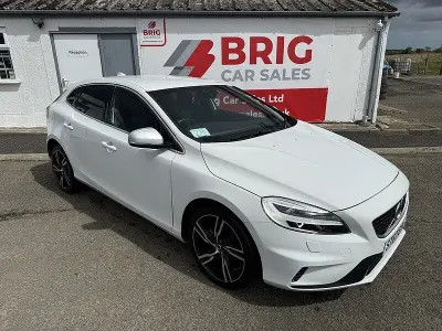 Used Volvo V40 R-Design 150 HP (110 kW) 2017 White Hatchback