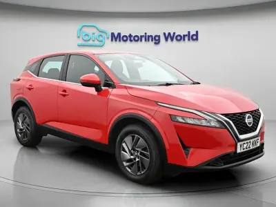 Usado Nissan Qashqai Acenta Premium 140 HP (102 kW) 2022 Vermelho SUV