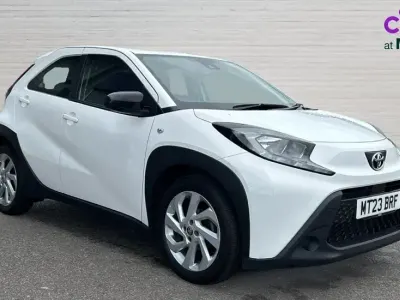 Used Toyota Aygo X PURE 72 HP (52 kW) 2023 White SUV