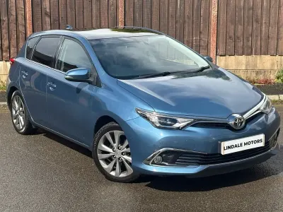 Used Toyota Auris 112 HP (82 kW) 2015 Blue Hatchback