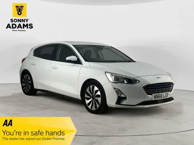Used Ford Focus Zetec 100 HP (73 kW) 2018 White Hatchback