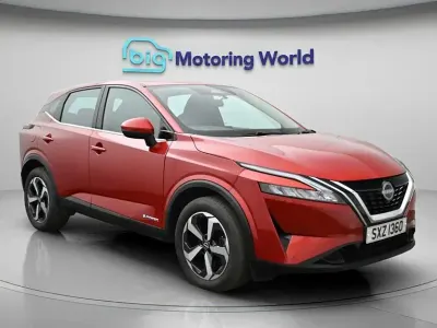 Begagnad Nissan Qashqai Acenta Premium 190 HK (139 kW) 2023 Röd SUV