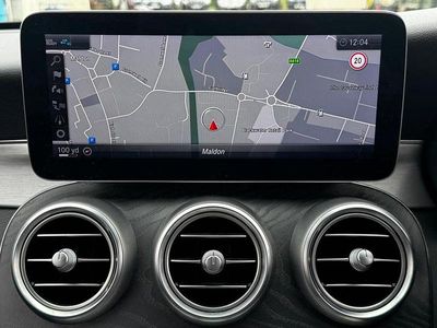Begagnad Mercedes C200