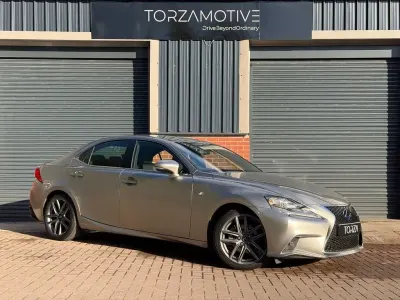 Usado Lexus IS300h Sport Line 223 CV (164 kW) 2016 Plateado Berlina