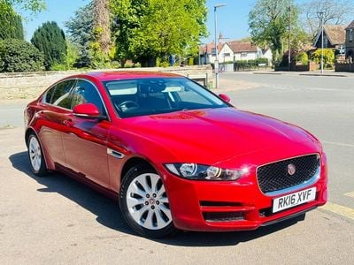 Begagnad Jaguar XE Prestige 163 HK (119 kW) 2016 Röd Sedan