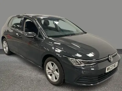 Second-hand VW Golf VIII Life 115 CP (84 kW) 2023 Gri Hatchback