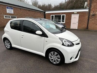 White Used 2014 Toyota Aygo Hatchback | £2,250 (Fair price)