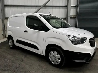 Begagnad Vauxhall Combo 100 HK (73 kW) 2022 Vit Minibuss