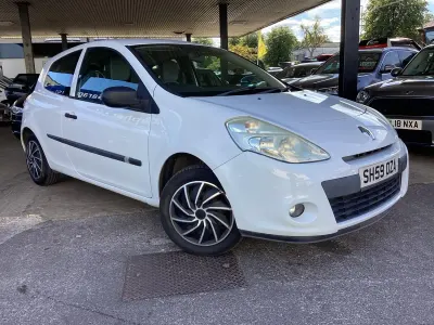 Used Renault Clio Extreme 75 HP (55 kW) 2009 White Hatchback