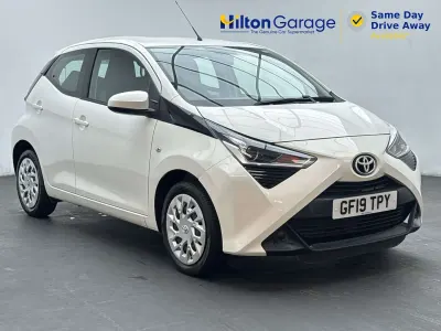 Used Toyota Aygo X-play 72 HP (52 kW) 2019 White Hatchback