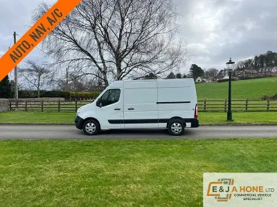 Used Nissan Interstar Tekna 150 HP (110 kW) 2023 White Van